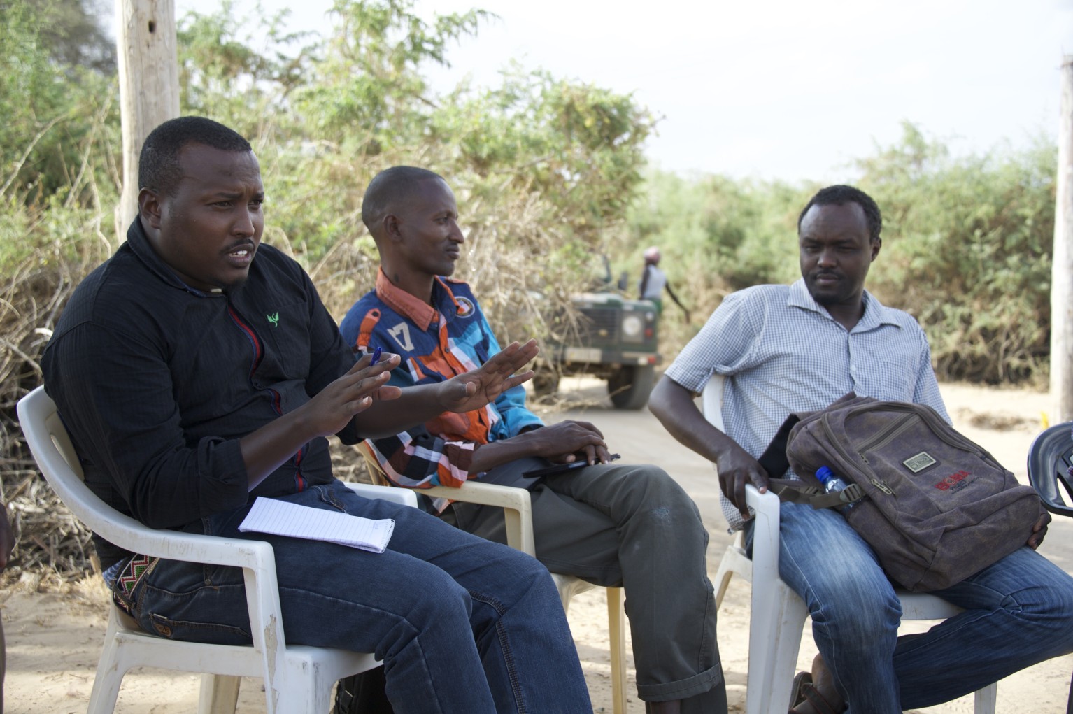 Field Operations Manager, Meshack Omarre, meets with a team of mentors.